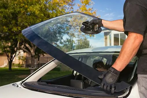 Auto-Glass-Repair-Tarzana-CA-Master-Mobile-Auto Glass